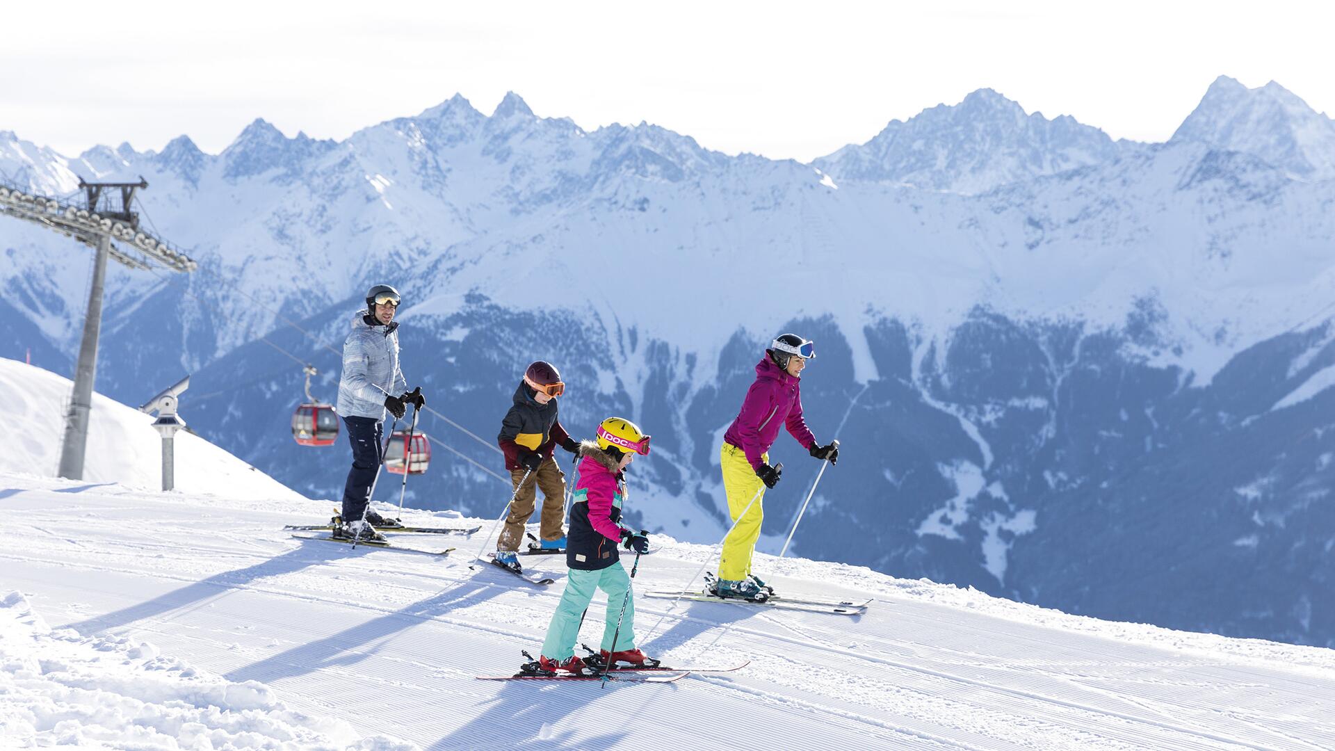 Family-skiing in Serfaus-Fiss-Ladis | © Serfaus-Fiss-Ladis Marketing GmbH, danielzangerl.com