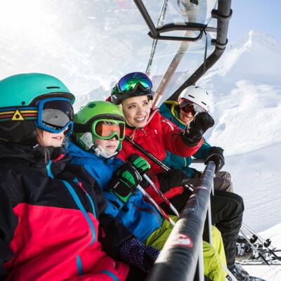family in ski lift serfaus