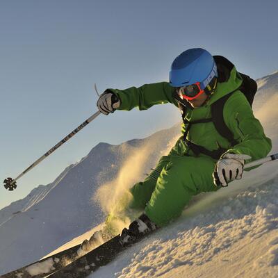 skifahrer powder serfaus