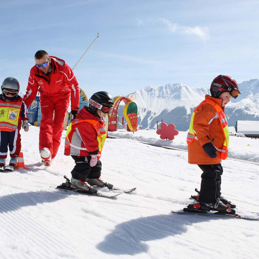 ski school kids skiing course serfaus
